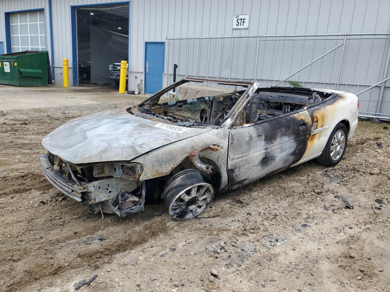 2004 Chrysler Sebring Limited იყიდება Candia-ში, NH - Burn