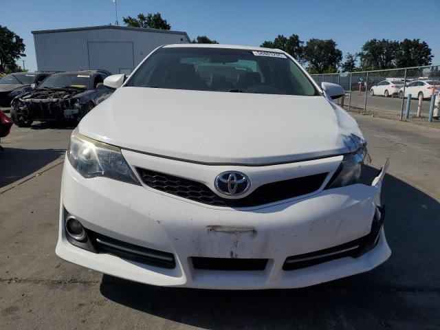 Седаны TOYOTA CAMRY 2013 Белы