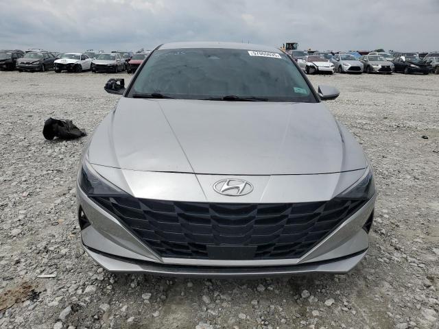  HYUNDAI ELANTRA 2022 Серебристый