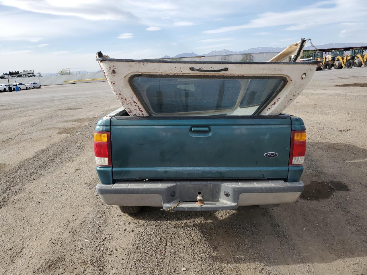 1998 Ford Ranger VIN: 1FTYR10C6WUC52233 Lot: 56231925