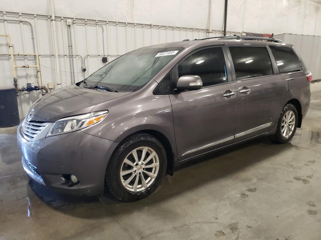 2016 Toyota Sienna Xle на продаже в Avon, MN - Side