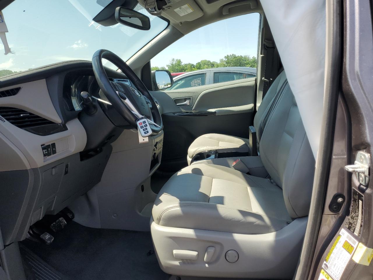 2019 Toyota Sienna Xle VIN: 5TDDZ3DC5KS222885 Lot: 56983835
