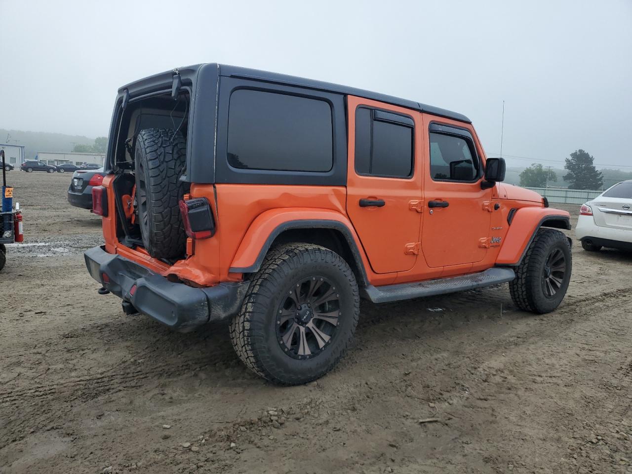2018 Jeep Wrangler Unlimited Sahara VIN: 1C4HJXEGXJW304417 Lot: 56729485