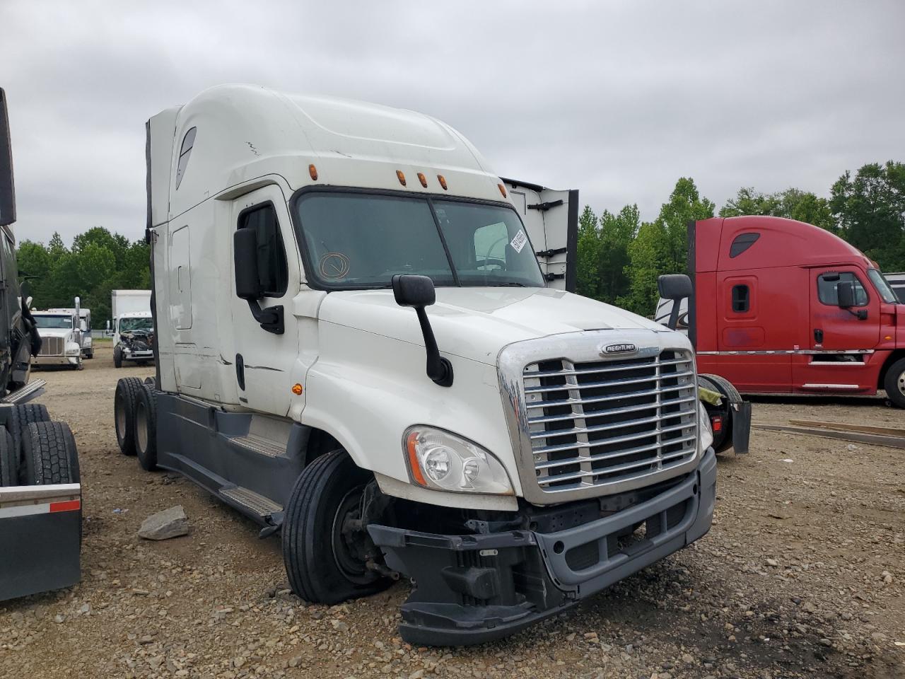 Chatham, VA에서 판매 중인 2016 Freightliner Cascadia 125 Semi Truck - Front End
