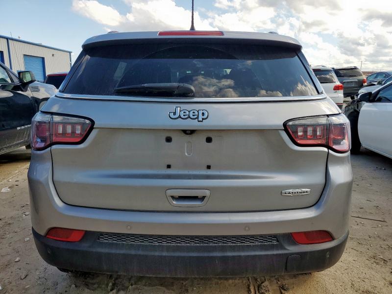  JEEP COMPASS 2017 Srebrny