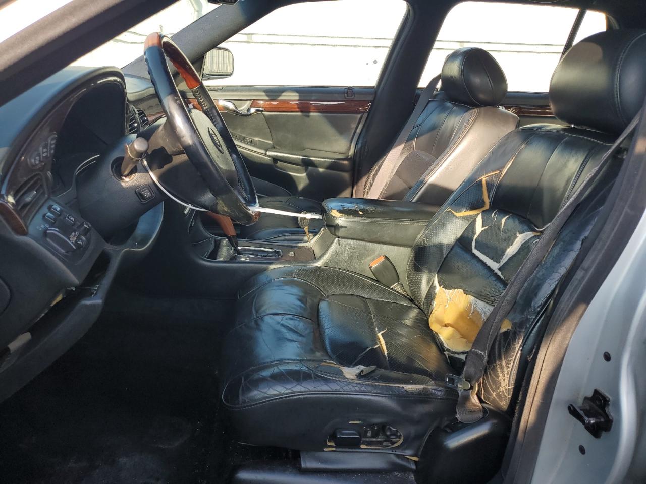 2002 Cadillac Deville Dts VIN: 1G6KF57942U110878 Lot: 57000015