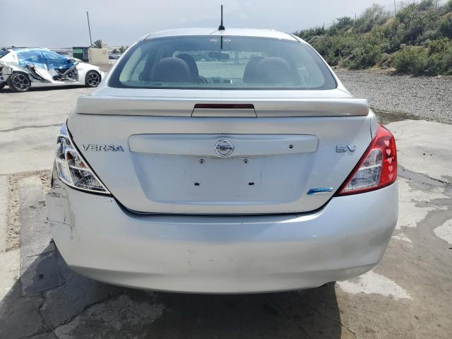  NISSAN VERSA 2014 Srebrny