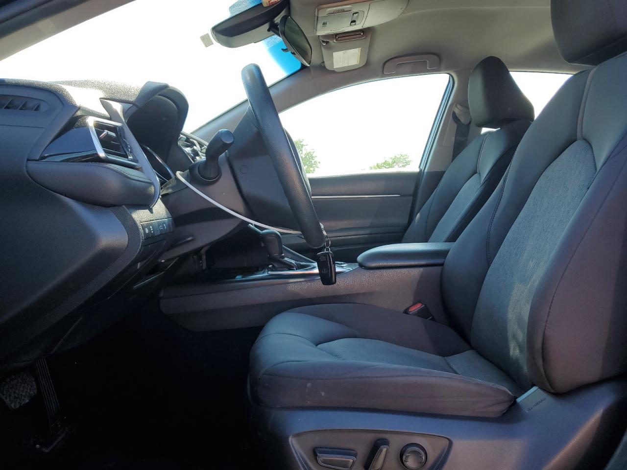 2018 Toyota Camry Le VIN: 4T1B31HK2JU502915 Lot: 57113455