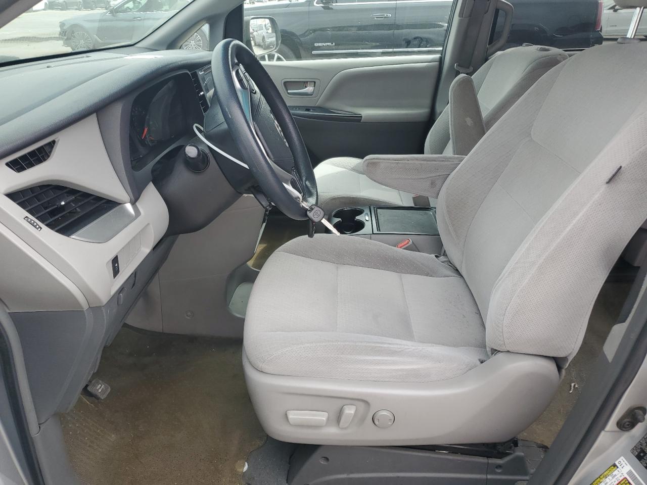 2015 Toyota Sienna Le VIN: 5TDKK3DC8FS676940 Lot: 56007555