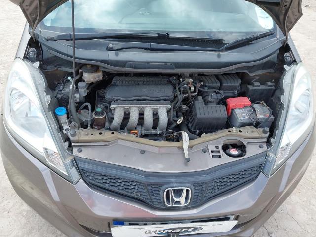 2014 HONDA JAZZ ES +