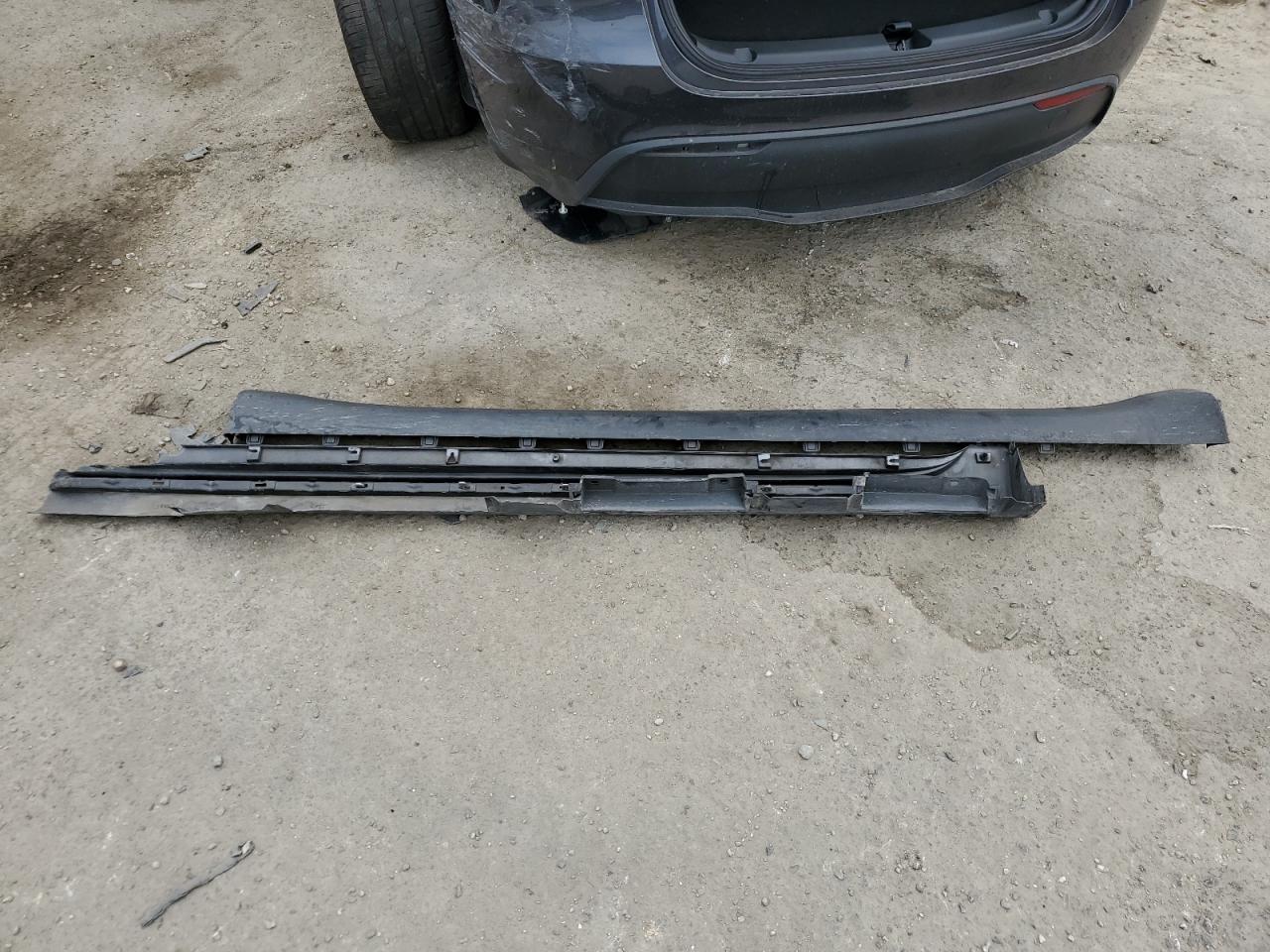 2024 Tesla Model Y VIN: 7SAYGDEE1RA232941 Lot: 58850175