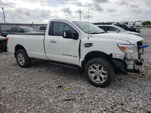  NISSAN TITAN 2017 Biały