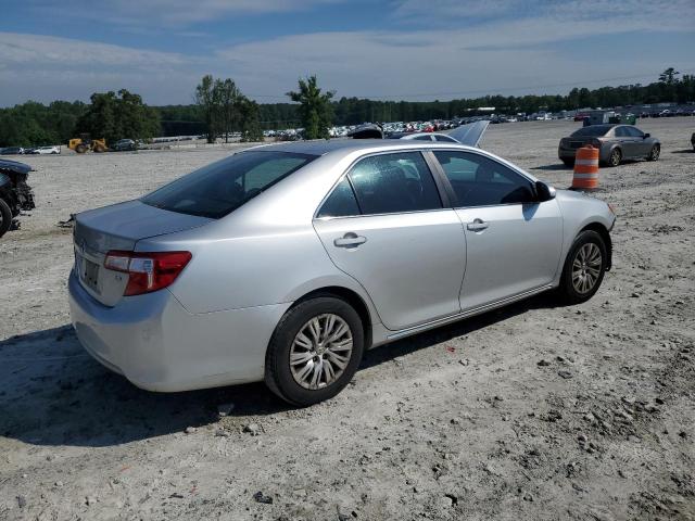  TOYOTA CAMRY 2014 Srebrny