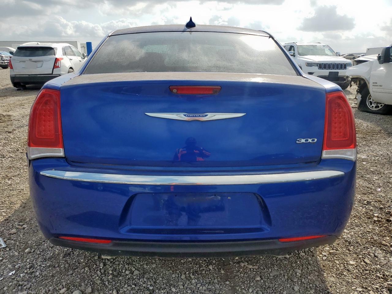 2018 Chrysler 300 Touring VIN: 2C3CCAAG2JH308357 Lot: 57360745