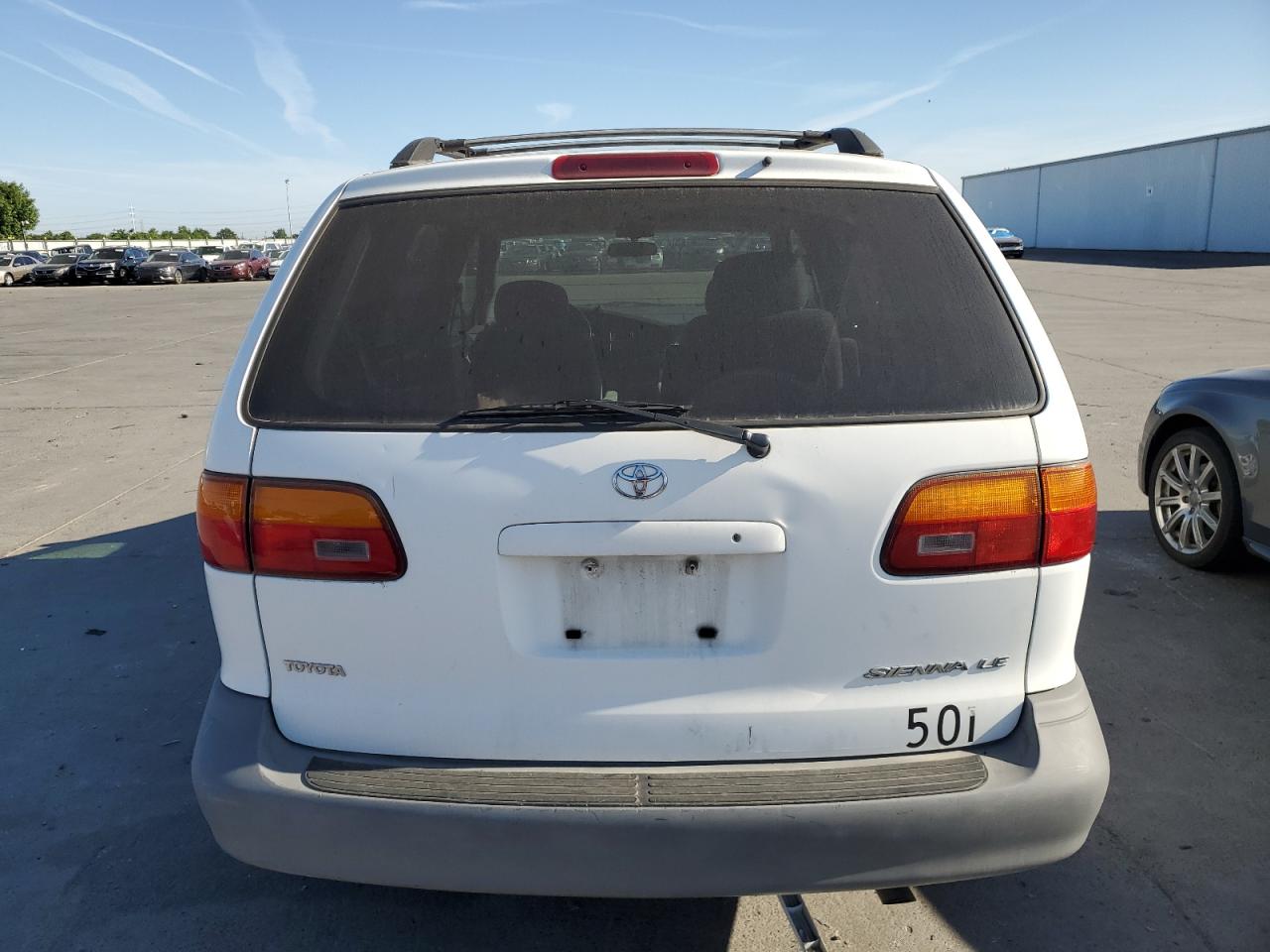2000 Toyota Sienna Le VIN: 4T3ZF13C5YU287117 Lot: 55989145