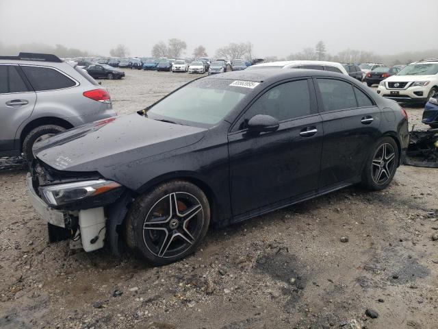  MERCEDES-BENZ A-CLASS 2019 Чорний
