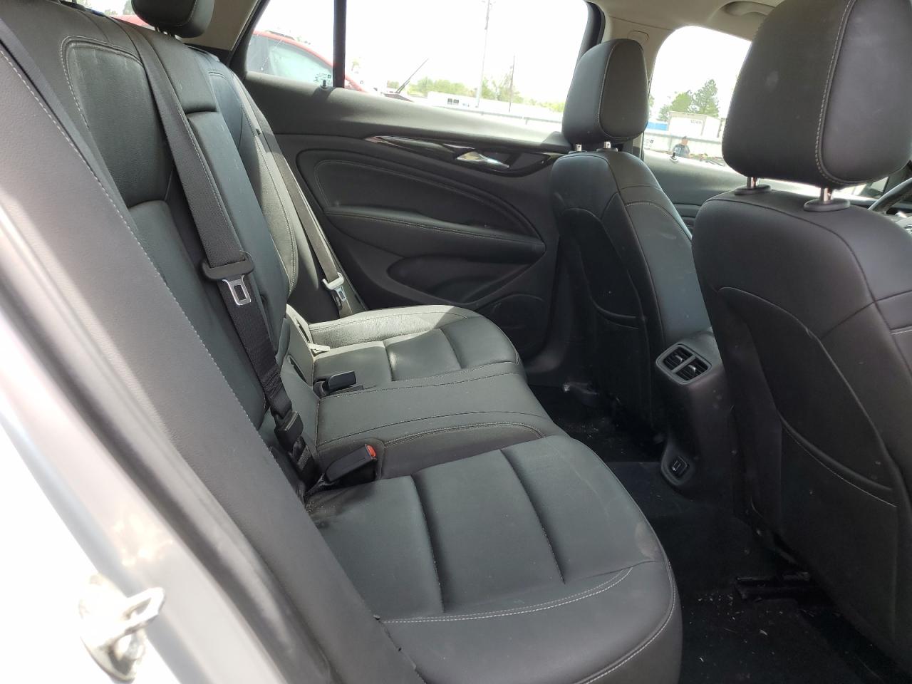 2018 Buick Regal Tourx Essence VIN: W04GV8SX4J1073743 Lot: 56561755