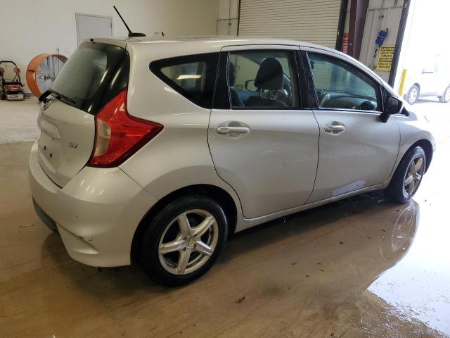 NISSAN VERSA 2017 Srebrny