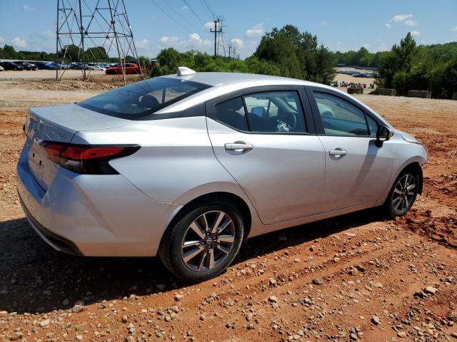  NISSAN VERSA 2021 Srebrny