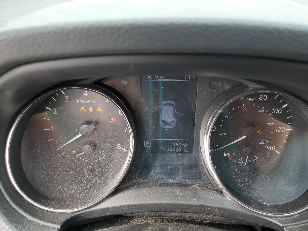 JN1BJ1CR6JW267585 NISSAN ROGUE 2018