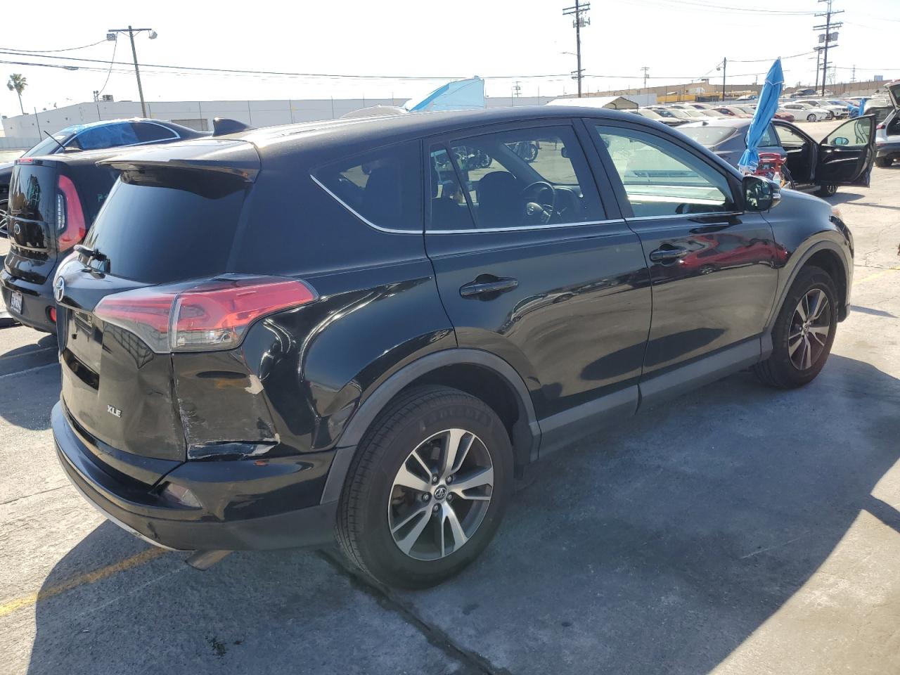 2017 Toyota Rav4 Xle VIN: 2T3WFREV6HW388442 Lot: 49711325