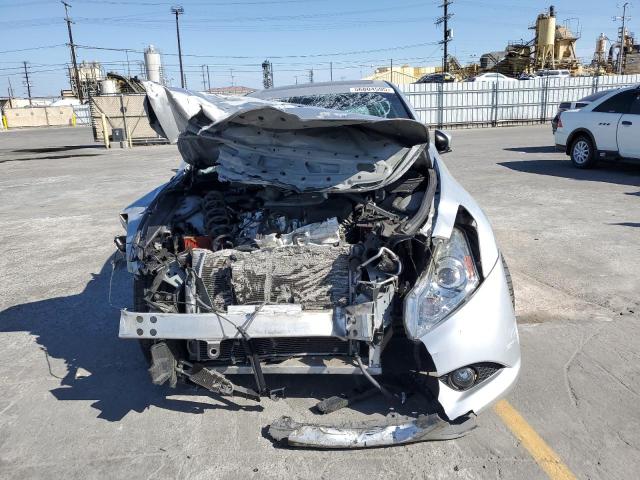 Sedans INFINITI Q40 2015 Srebrny