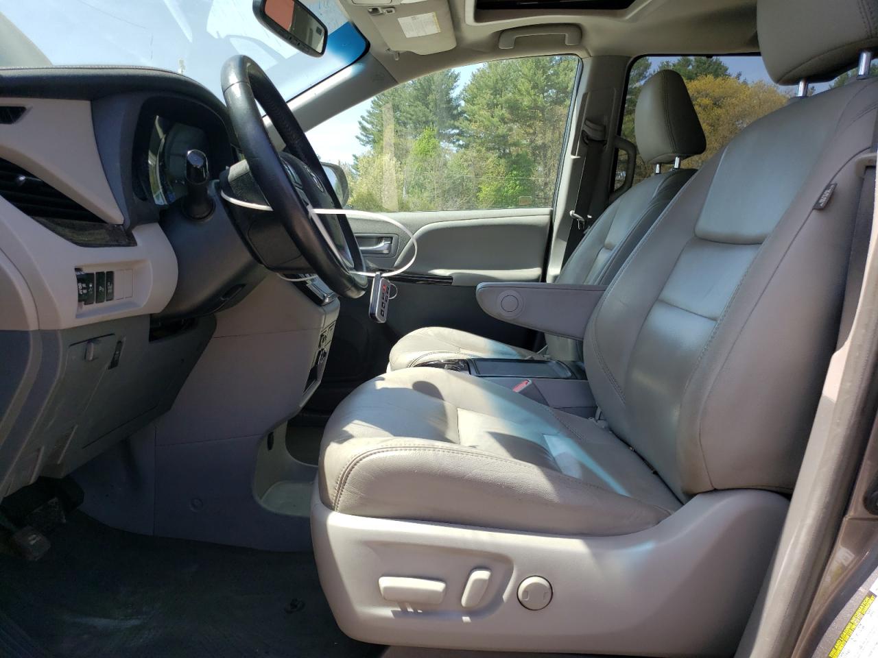 5TDYZ3DC9HS890943 TOYOTA All Models 2017