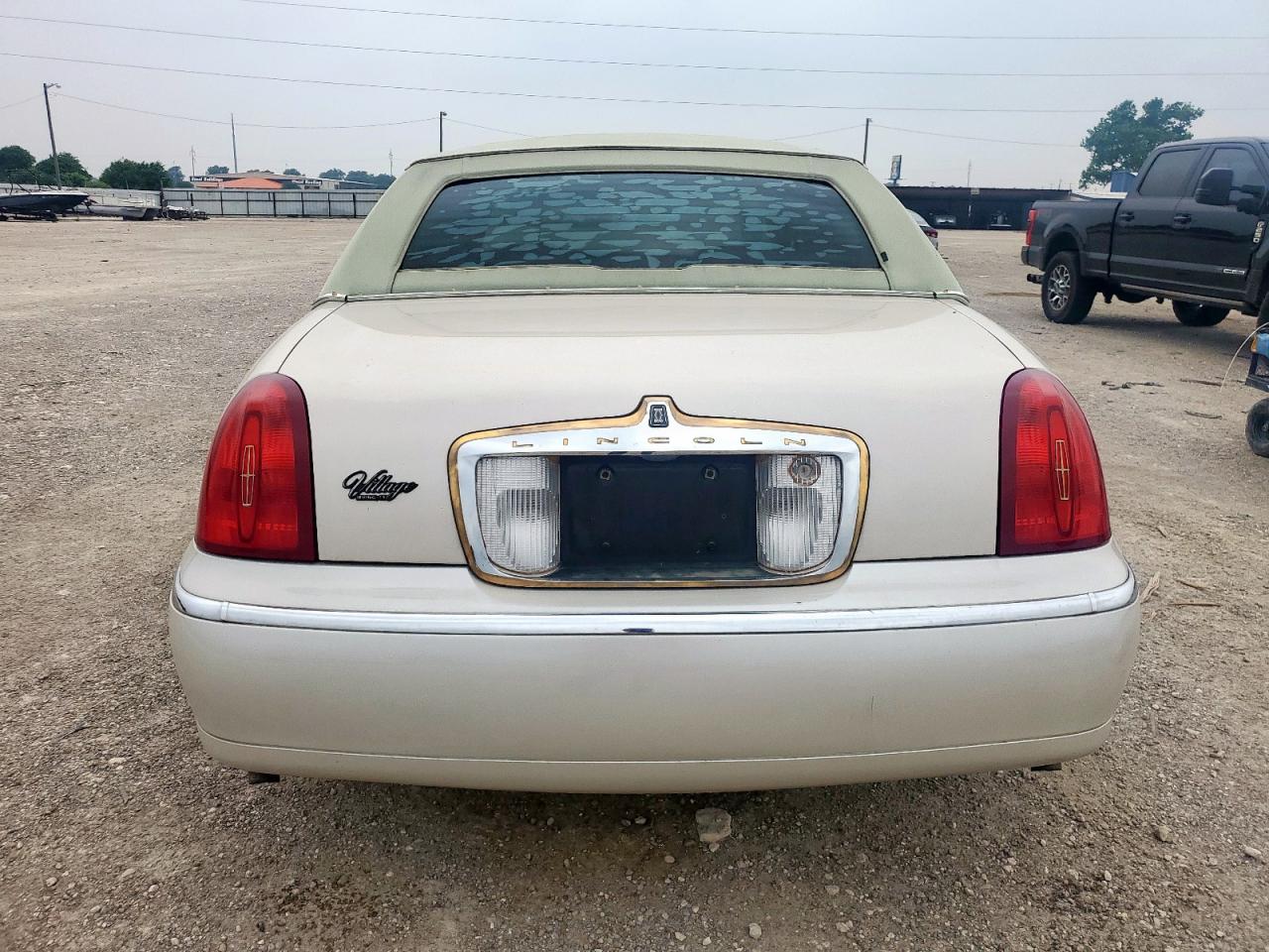 2000 Lincoln Town Car Cartier VIN: 1LNHM83W5YY847708 Lot: 57425465
