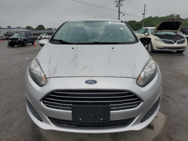 Sedans FORD FIESTA 2016 Srebrny