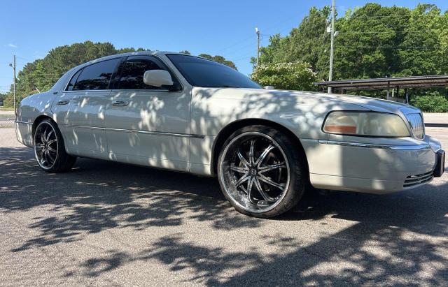2006 Lincoln Town Car Signature Limited