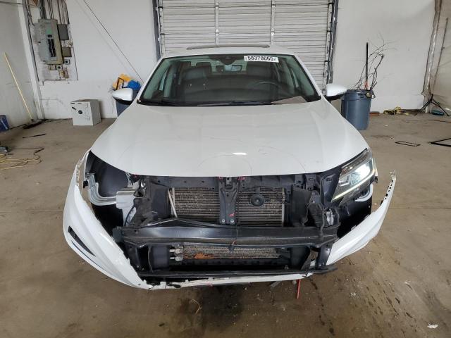  VOLKSWAGEN PASSAT 2022 Белы