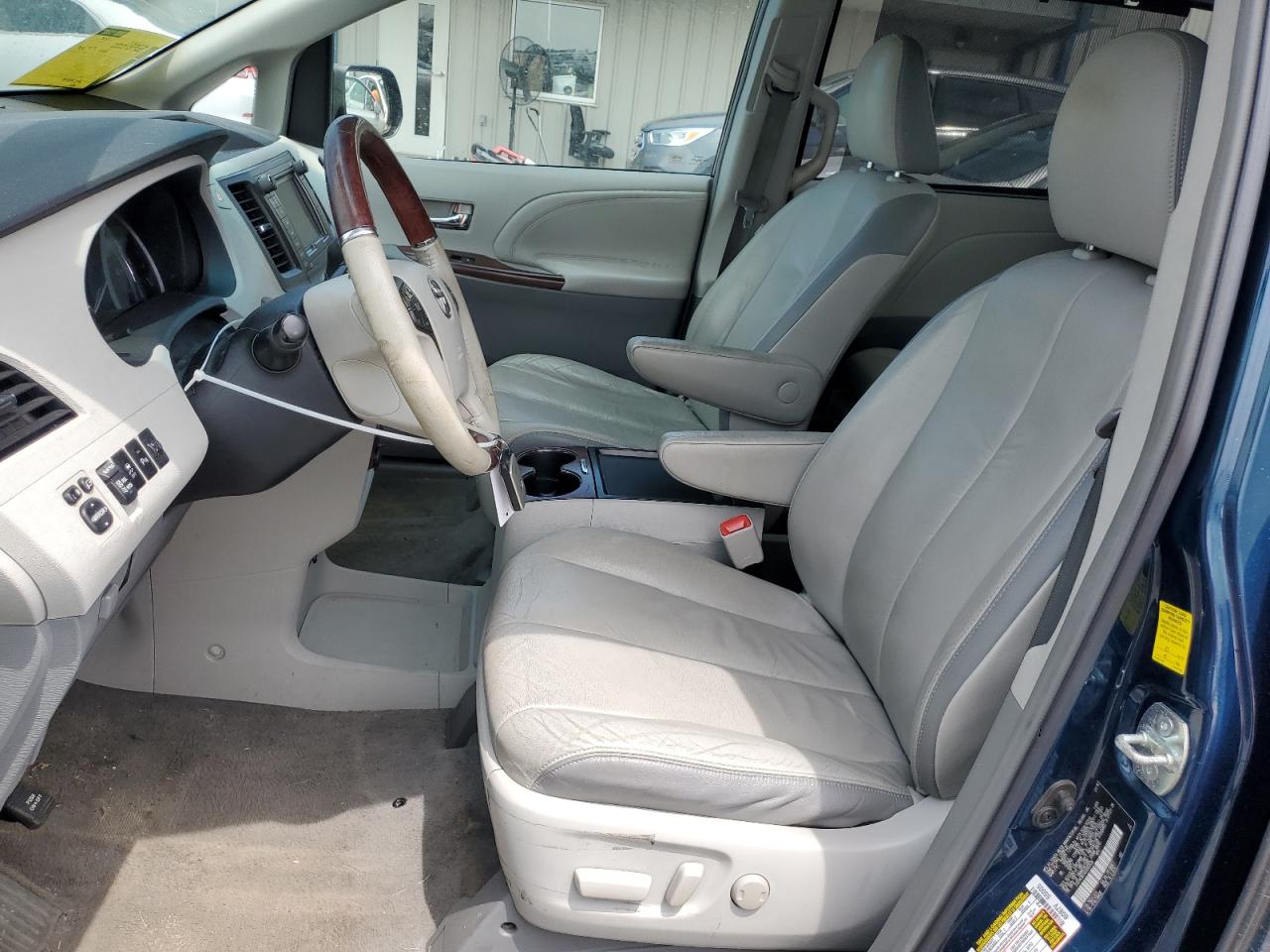 2011 Toyota Sienna Xle VIN: 5TDYK3DC4BS005656 Lot: 57086295