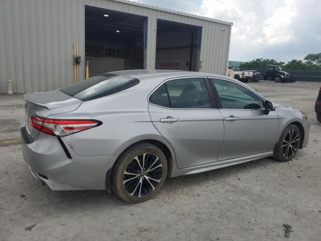  TOYOTA CAMRY 2018 Серебристый