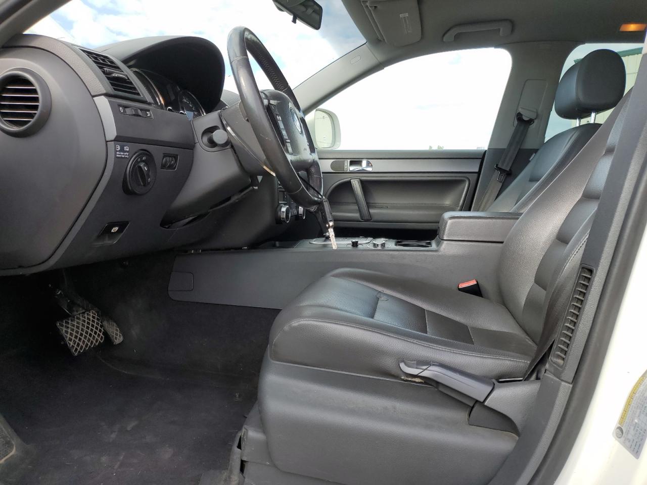 2010 Volkswagen Touareg Tdi VIN: WVGFK6A93AD000178 Lot: 58173585