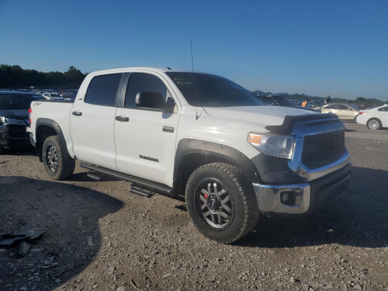 5TFEW5F14HX221640 TOYOTA TUNDRA 2017