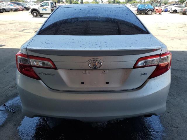  TOYOTA CAMRY 2014 Srebrny