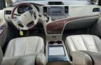 2011 Toyota Sienna Xle იყიდება Pekin-ში, IL - Rear End