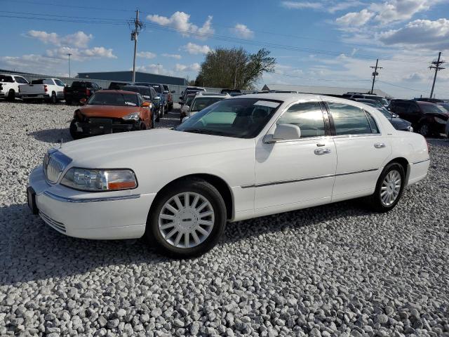 2005 Lincoln Town Car Signature