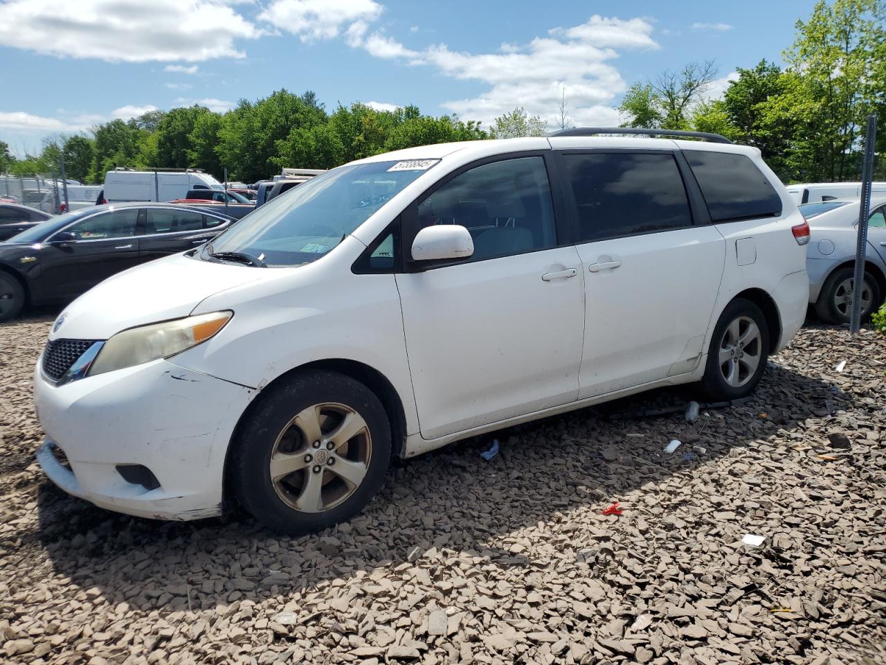 2011 Toyota Sienna Le იყიდება Chalfont-ში, PA - Front End