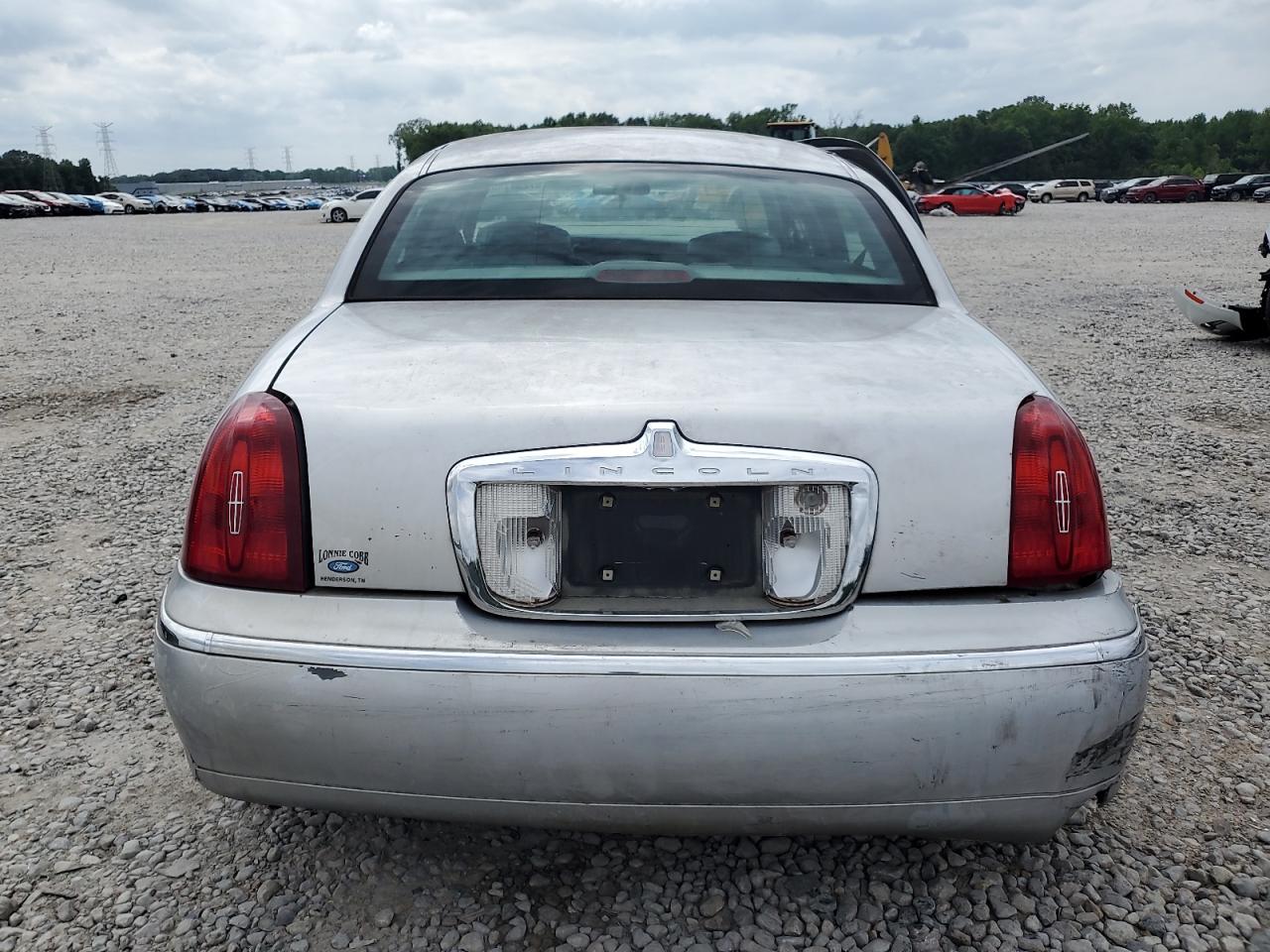 1999 Lincoln Town Car Executive VIN: 1LNHM81W2XY652408 Lot: 57239145
