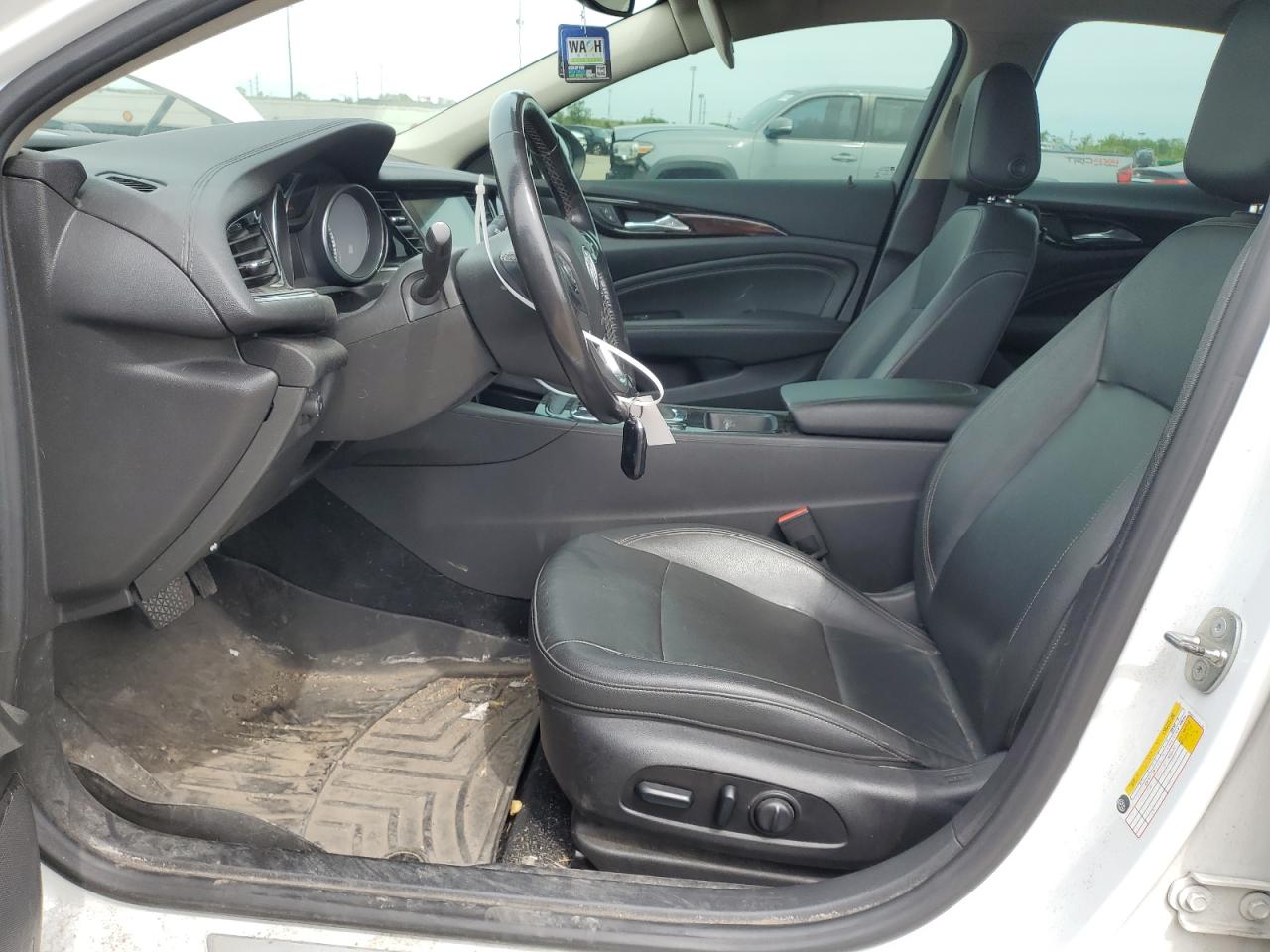 2018 Buick Regal Essence VIN: W04GP6SX1J1128129 Lot: 58543215
