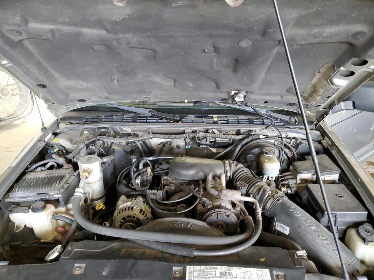 2000 Chevrolet Blazer VIN: 1GNDT13W1Y2282557 Lot: 55560775