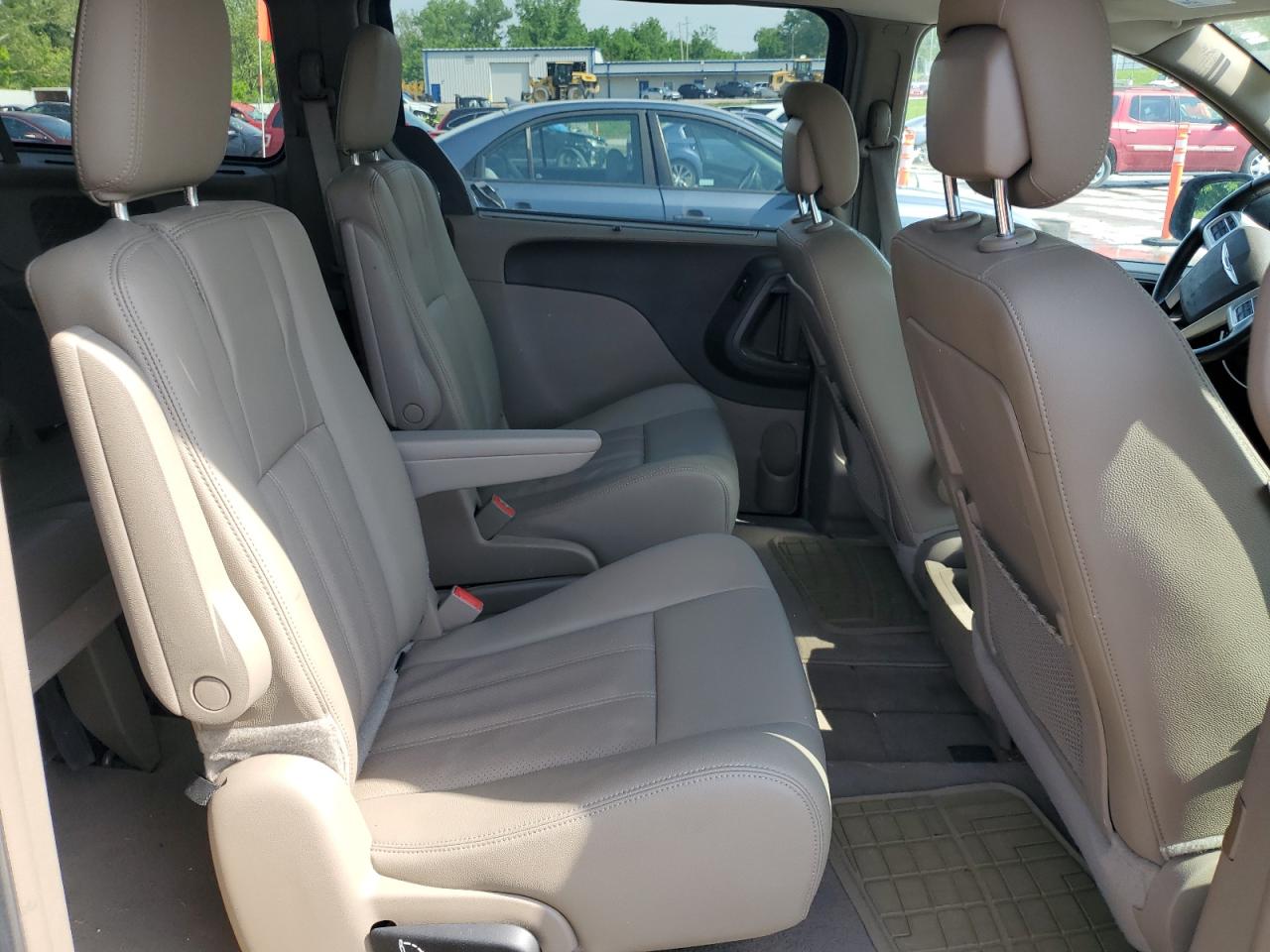 2016 Chrysler Town & Country Touring L VIN: 2C4RC1CG8GR221388 Lot: 56222425