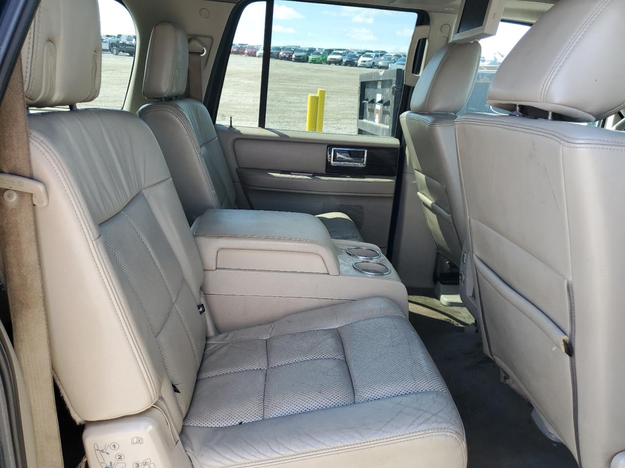 2010 Lincoln Navigator L VIN: 5LMJJ3J56AEJ07841 Lot: 56015215