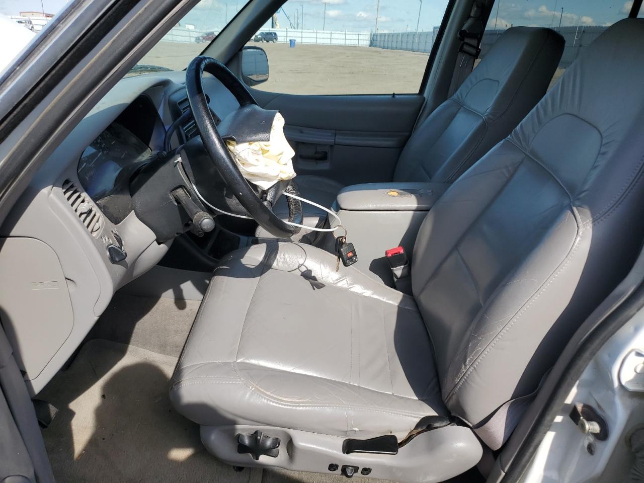 2000 Ford Explorer Xlt VIN: 1FMZU83PXYZA71034 Lot: 55447585