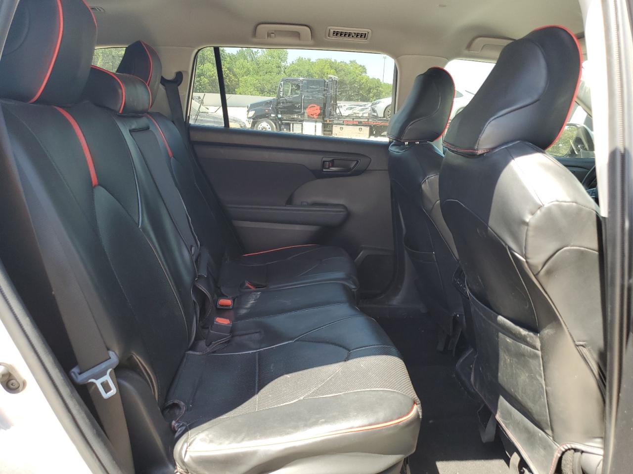 2022 Toyota Highlander L VIN: 5TDZZRAH9NS555927 Lot: 55956475