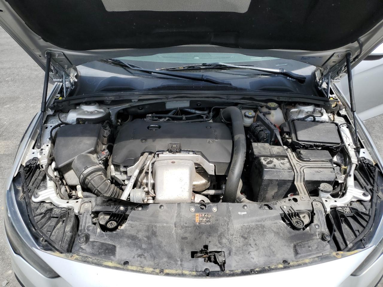 2018 Buick Regal Tourx Essence VIN: W04GV8SX4J1073743 Lot: 56561755