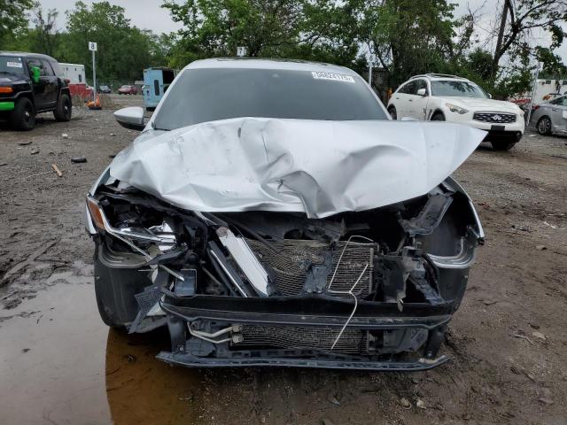  VOLKSWAGEN PASSAT 2021 Серебристый