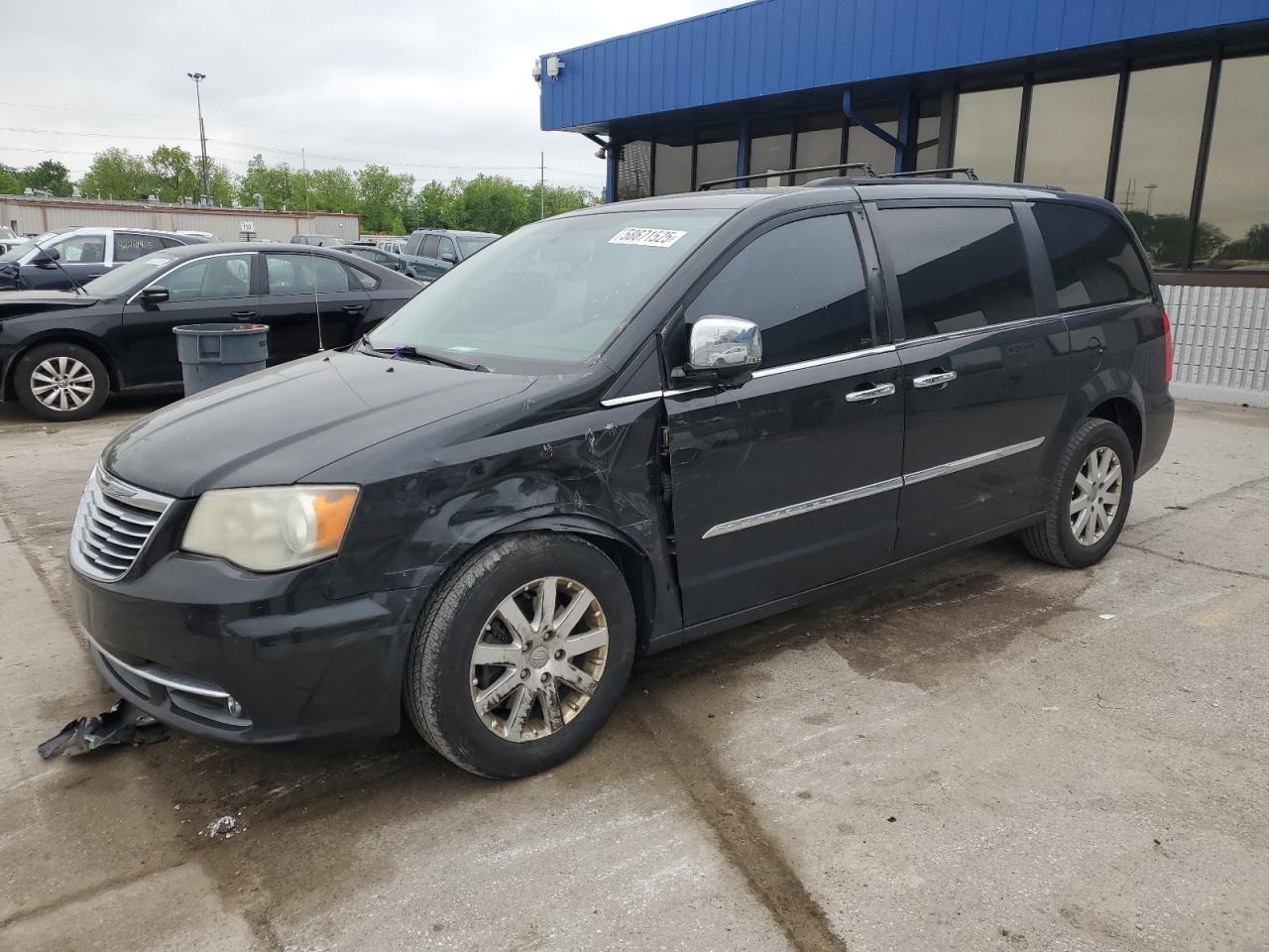 Fort Wayne, IN에서 판매 중인 2012 Chrysler Town & Country Touring L - Front End