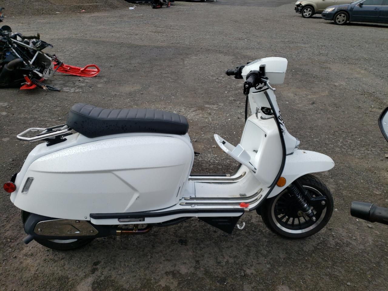 2023 Genuine Scooter Co. Royal Allo for Sale in Portland, OR - Minor Dent/Scratches